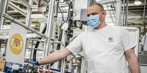 Společnost ŠKODA AUTO obnovuje výrobu ve svých závodech v České republice