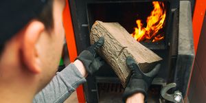 Nerez, šamot nebo železo. Nedostatek materiálů a komponent brzdí na startu topné sezony dodávky systémů pro vytápění