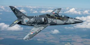 Aero L-39NG v číslech: 300 dodavatelů, 14 000 součástek, 31 000 hodin práce