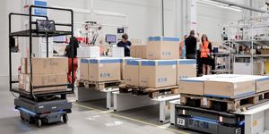 Eaton nasadil čtyři autonomní mobilní roboty MiR  k optimalizaci intralogistických procesů