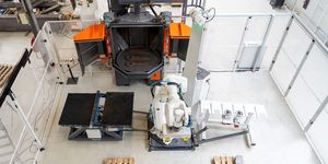 Plně automatické nakládání a tryskání plechů bez „učení“