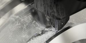 Společnost Sandvik Coromant představila břitové destičky CoroCut® 2 s geometrií -RF pro vysoce přesné a bezpečné tvarové obrábění