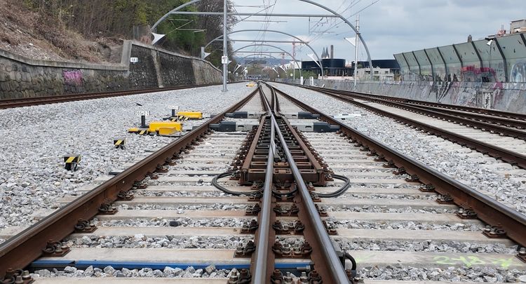 DT – Výhybkárna a strojírna odesílá do Prahy 20 nových výhybek pro Masarykovo nádraží