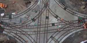 V Brémách probíhá instalace tramvajové křižovatky, kterou vyrobila a dodala prostějovská DT – Výhybkárna a strojírna. Kolos váží 162 tun