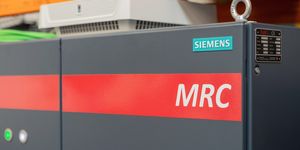 Řídicí systém Siemens Sinumerik ONE umožňuje robotu obrábět i 3D tisknout