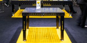 JC-Metal uvede na český a slovenský trh světovou novinku: svařovací stůl s chytrými nohami