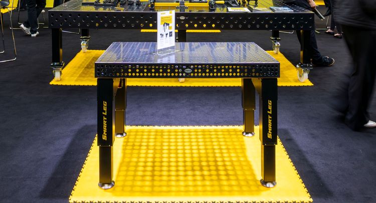 JC-Metal uvede na český a slovenský trh světovou novinku: svařovací stůl s chytrými nohami