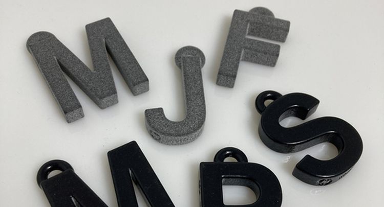 Společnosti AM Solutions a LuxYours spojují své odborné znalosti v oblasti vyhlazování aditivně vyráběných polymerních dílů napařováním