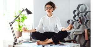 Dlouhodobé sezení zabíjí pracovní produktivitu i zdraví, varuje studie