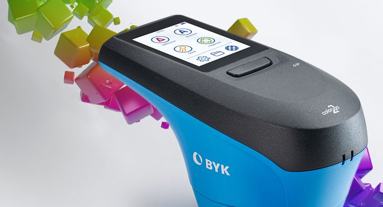 Ruční spektrofotometr s integrovaným leskoměrem a podporou digitálních standardů