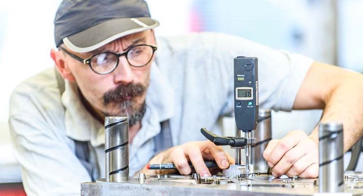 Oneindustry rozhovor:  „Troubleshooting, to je vlastně něco, co mě na formařině nejvíc baví“