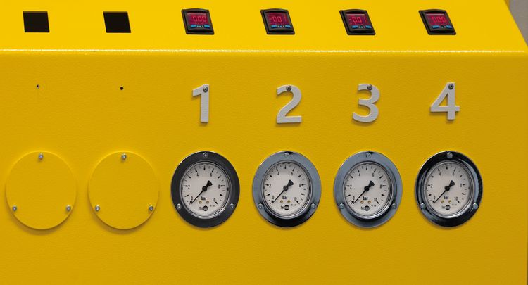 Automatické odjehlení vstřikovaných dílů ve výrobním taktu